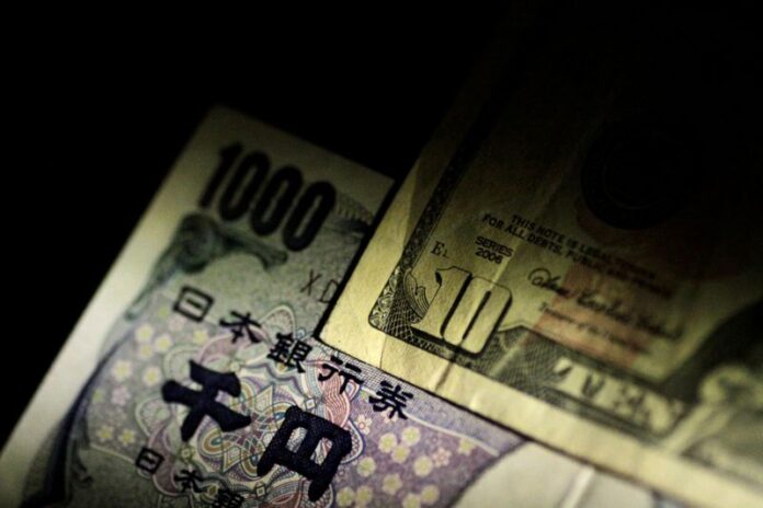 yen-up-on-vaccine-worries,-tech-selloff