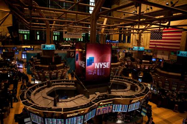 us-stock-market-overview-–-stocks-close-mixed;-banks-outperform-in-the-q3